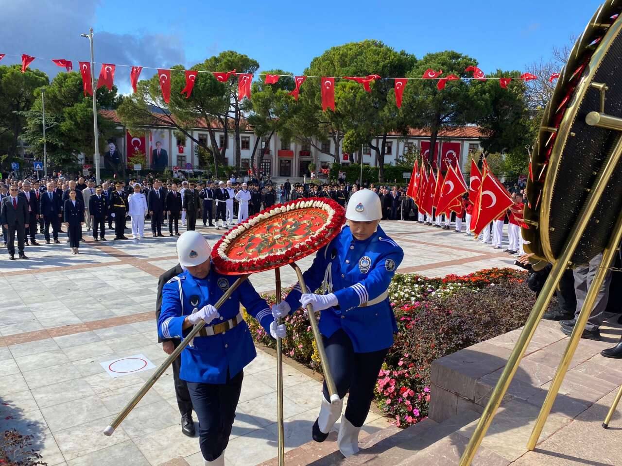 Cumhuriyet’in 102. Yılı Kutlamaları Çelenk Sunma Töreniyle Başladı 7